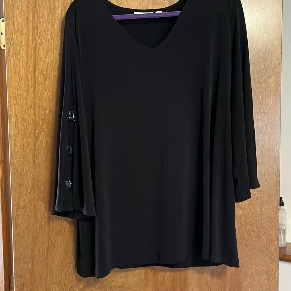 Women’s black tunic top